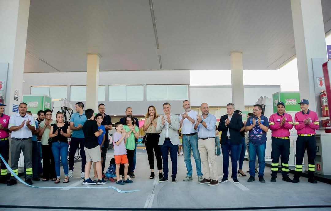 INAUGURACIÓN DE LA ESTACIÓN DE SERVICIO AXION, EN PUERTO TIROL: “ES UN GUSTO ACOMPAÑAR A QUIENES TIENEN GANAS DE INVERTIR EN LA PROVINCIA” MANIFESTÓ EL GOBERNADOR.