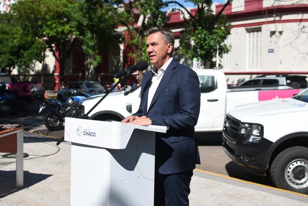 IMPULSO AL SECTOR ELÉCTRICO: EL GOBERNADOR ZDERO ENTREGÓ CAMIONETAS PARA REFORZAR LAS TAREAS OPERATIVAS DE SECHEEP